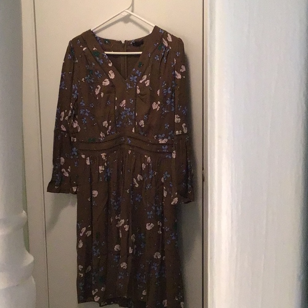 Ann Taylor Floral Flare Sleeve Dress Olive size 6
